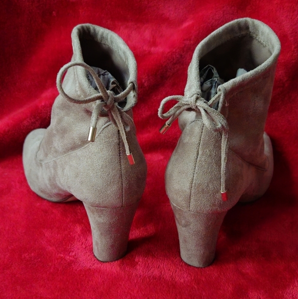 Unisa Taupe Suede Booties/Heeled Boots Size 9M - Picture 3 of 7